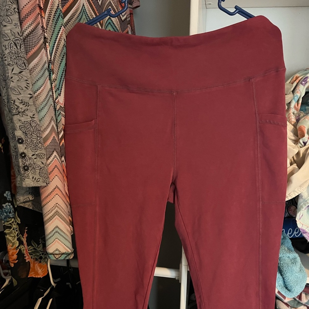 Yoga style pants with pockets